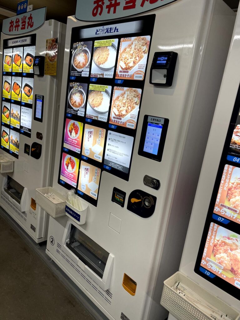 船内の冷凍弁当自販機「お弁当丸」