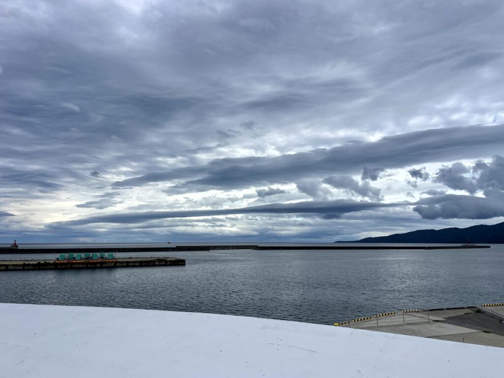 両津港から見た両津湾の景色